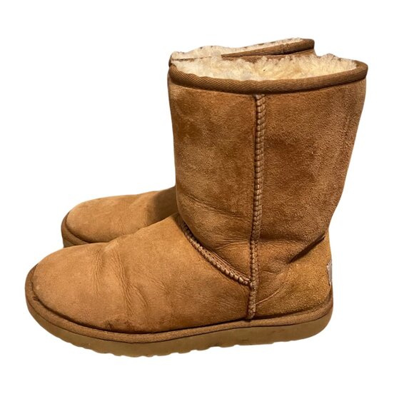 UGG Classic Short Boots Chestnut Suede Sheepskin Size 7 (Style 5825)